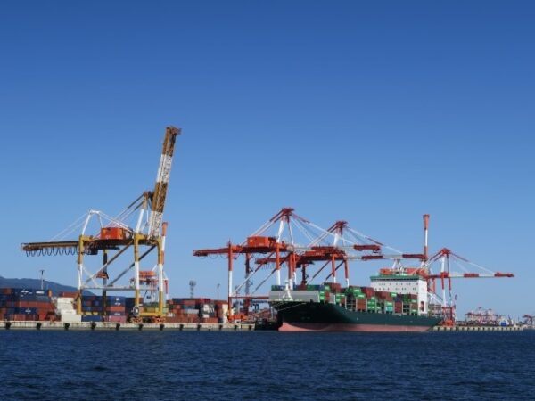 作業員や作業量の減少によるコンテナ処理能力の低下