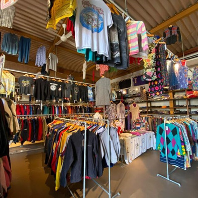 RUSHOUT本店の店内