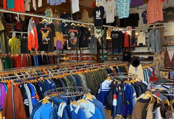 商品数を増やすと売上が伸びる古着のEC販売、古着専門店「RUSHOUT」に学ぶ運営の仕組み化とは