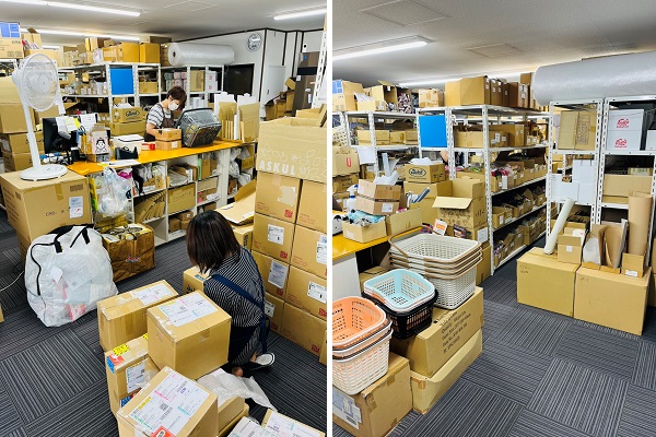 左:発送作業中の風景 右:商品棚