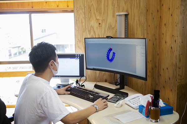 抽象的なデザインをCADで具体化する