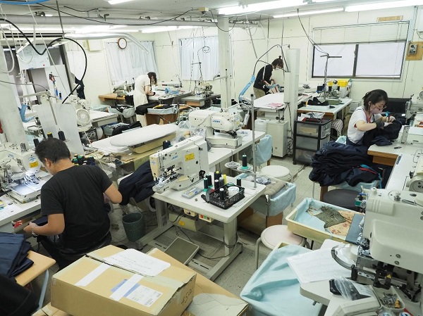 辻洋装店の工場内の様子