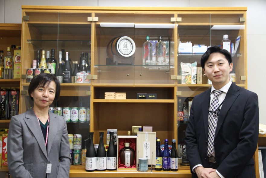 宝酒造株式会社 商品第三部 第一課 専任課長 中村 貴子
同第一課 黒澤 大吾