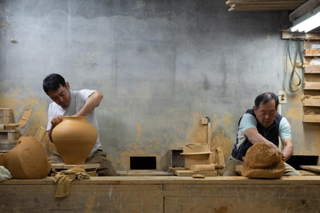 商品ページには商品だけでなく、作り手さんの写真や想いも掲載