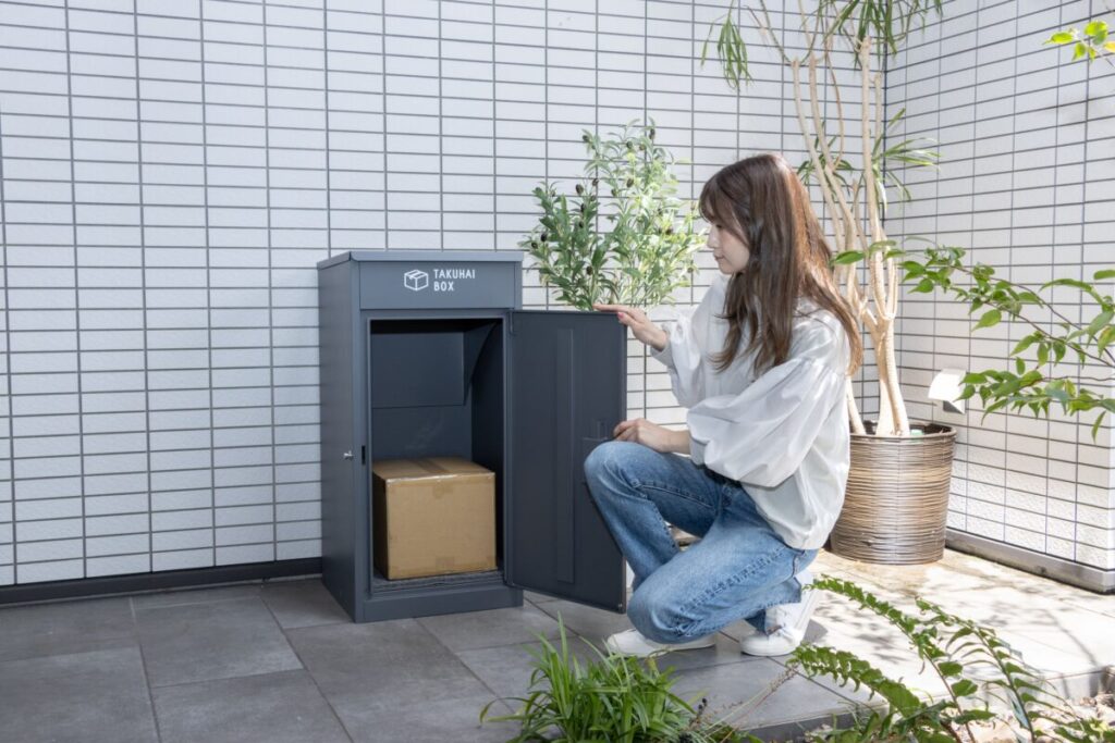 宅配ボックス設置による年間17.4万時間の再配達時間削減と392トンのCO₂削減を実現