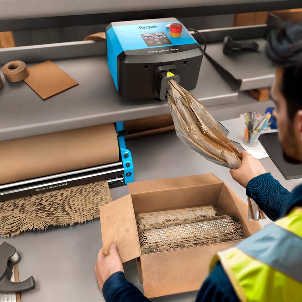 Ranpak、市場最小サイズの電動すき間埋め緩衝材製造装置「FillPak Mini」の提供開始