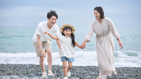 家族旅行の宿泊施設選び、74%が「旅行サイトの口コミ」参考に、客室の快適さが最重要視される調査結果