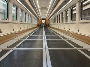 現在、改造中の車両内