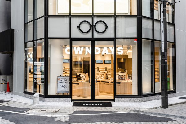 オンデーズ新宿東口店、オープン1カ月で売上計画比120%達成 生成AI活用の店舗DXが奏功